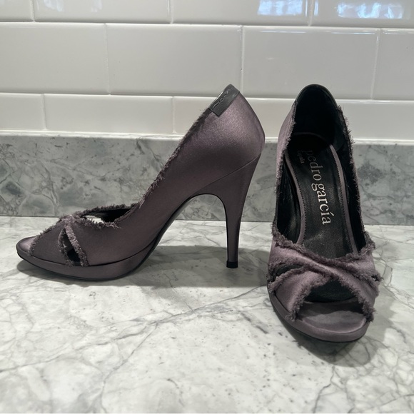 Pedro Gracia Satin Dannie Pumps in Charcoal Gray | Size 8.5/38.5 - Picture 3 of 10